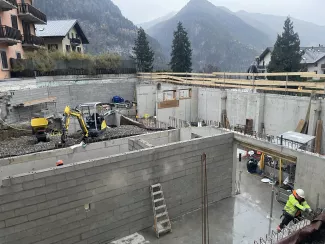 Le premier sous-sol de la piscine est sorti de terre
